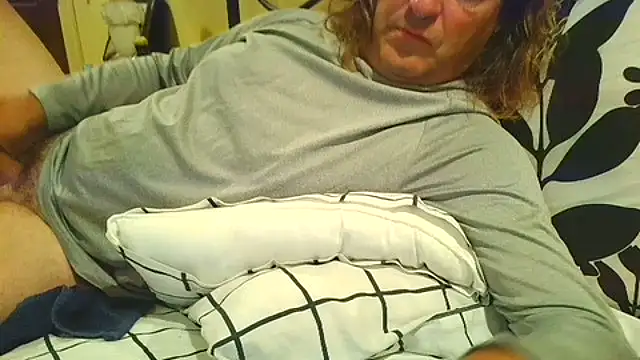 Snapshot of costanza7070 chatting on June 19, 2026, 5:46 am costanza7070 online show from June 19, 2026, 5:46 am