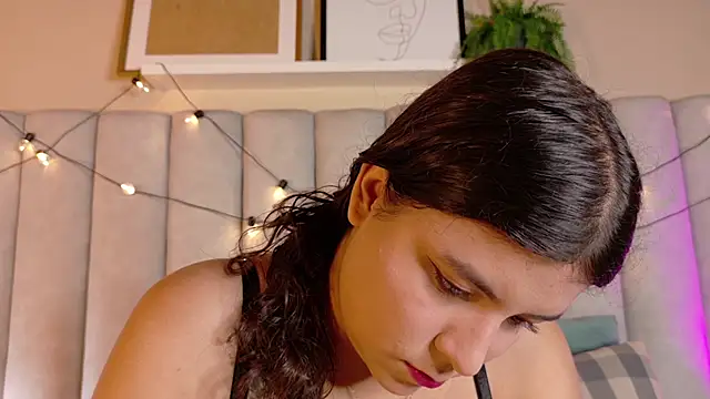 Snapshot of EngelStone chatting on November 24, 2025, 7:36 pm EngelStone online show from November 24, 2025, 7:36 pm