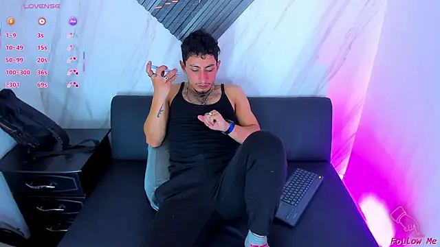 Piggy Eddy online show from December 3, 2025, 8:30 pm