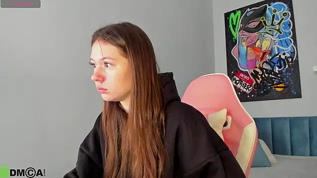 Nicole Charm online show from December 15, 2025, 12:05 am