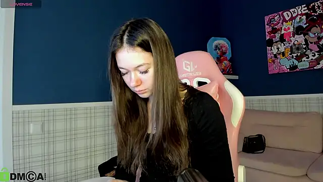 Nicole Charm online show from January 18, 2026, 11:41 pm