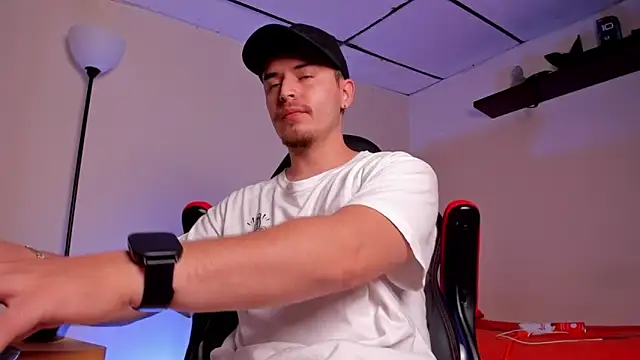 Snapshot of james_connor2 chatting on October 12, 2025, 7:04 pm james connor2 online show from October 12, 2025, 7:04 pm