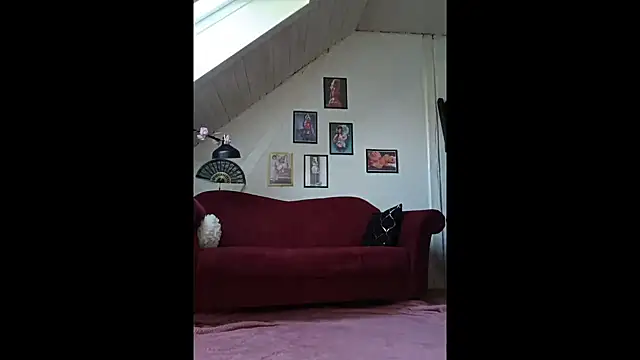 Snapshot of GinaBlonde chatting on March 6, 2025, 8:30 am GinaBlonde online show from March 6, 2025, 8:30 am