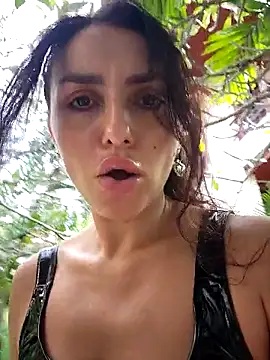 Snapshot of Izabella_Bella chatting on November 5, 2025, 7:55 am Izabella Bella online show from November 5, 2025, 7:55 am