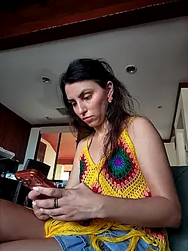 Snapshot of Izabella_Bella chatting on November 8, 2025, 7:34 am Izabella Bella online show from November 8, 2025, 7:34 am