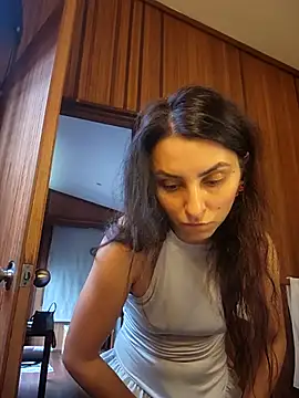 Snapshot of Izabella_Bella chatting on November 20, 2025, 8:04 am Izabella Bella online show from November 20, 2025, 8:04 am