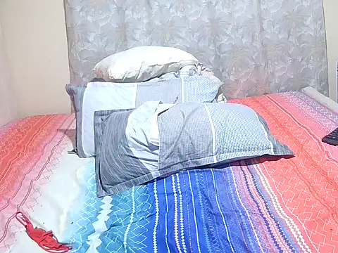 slender sweet online show from April 18, 2026, 7:07 pm