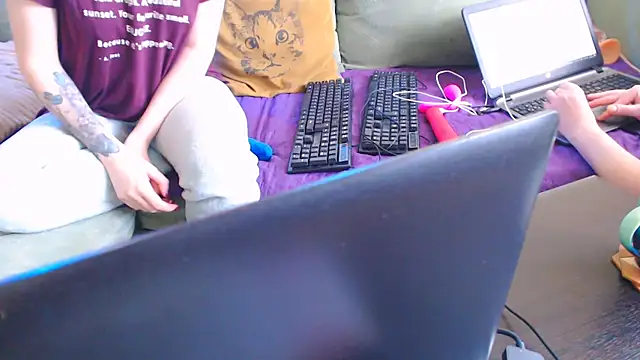 Snapshot of Caroline1995 chatting on March 20, 2025, 12:00 pm Caroline1995 online show from March 20, 2025, 12:00 pm