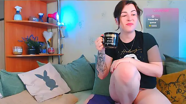 Snapshot of Caroline1995 chatting on September 14, 2025, 8:04 am Caroline1995 online show from September 14, 2025, 8:04 am