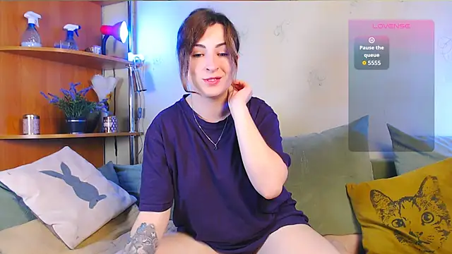 Snapshot of Caroline1995 chatting on October 21, 2025, 6:46 am Caroline1995 online show from October 21, 2025, 6:46 am