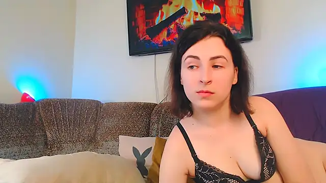 Snapshot of Caroline1995 chatting on March 9, 2025, 7:01 am Caroline1995 online show from March 9, 2025, 7:01 am