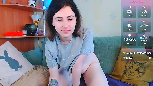 Snapshot of Caroline1995 chatting on March 21, 2025, 10:17 am Caroline1995 online show from March 21, 2025, 10:17 am