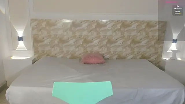 Snapshot of AliceRoss0 chatting on November 6, 2025, 11:53 pm AliceRoss0 online show from November 6, 2025, 11:53 pm