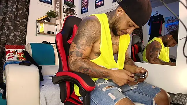 Leenar Key online show from October 27, 2025, 1:45 pm