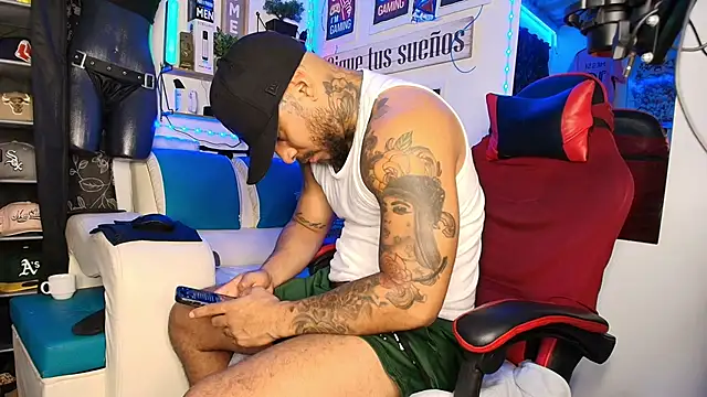 Leenar Key online show from March 10, 2026, 2:37 am