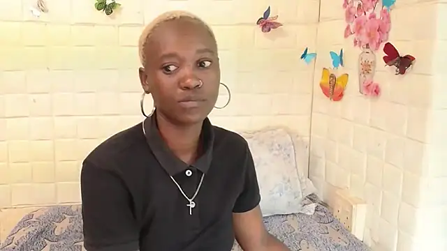 Snapshot of EbonyOlive69 chatting on November 3, 2025, 5:27 pm EbonyOlive69 online show from November 3, 2025, 5:27 pm