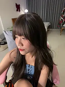 -rosiie- online show from February 25, 2025, 2:26 pm