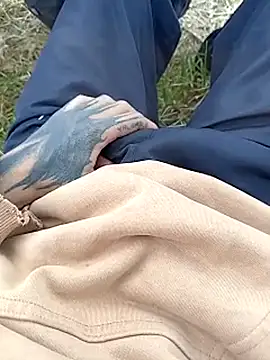 Snapshot of Cuervo_maniaco chatting on November 12, 2025, 5:06 pm Cuervo maniaco online show from November 12, 2025, 5:06 pm