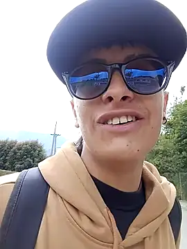 Snapshot of Cuervo_maniaco chatting on December 17, 2024, 6:42 pm Cuervo maniaco online show from December 17, 2024, 6:42 pm