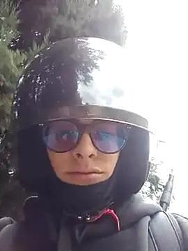 Snapshot of Cuervo_maniaco chatting on February 21, 2025, 3:54 pm Cuervo maniaco online show from February 21, 2025, 3:54 pm