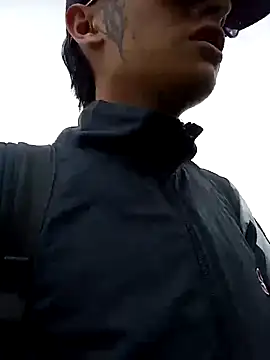 Snapshot of Cuervo_maniaco chatting on March 5, 2025, 4:24 pm Cuervo maniaco online show from March 5, 2025, 4:24 pm