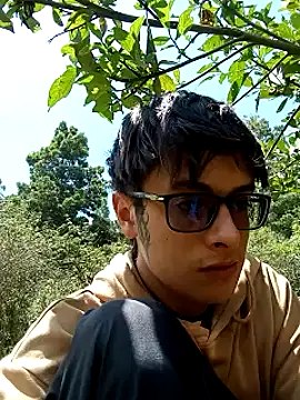 Snapshot of Cuervo_maniaco chatting on October 2, 2025, 5:05 pm Cuervo maniaco online show from October 2, 2025, 5:05 pm