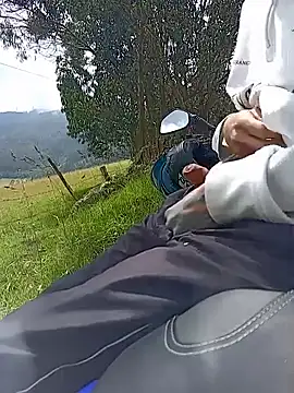 Snapshot of Cuervo_maniaco chatting on November 21, 2025, 4:17 pm Cuervo maniaco online show from November 21, 2025, 4:17 pm