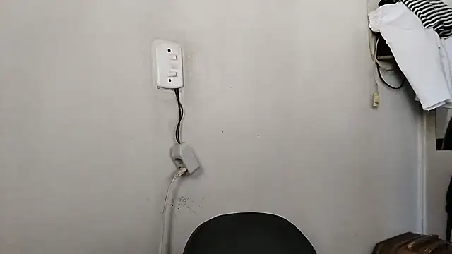 Snapshot of RenziTatte chatting on October 8, 2025, 4:51 pm RenziTatte online show from October 8, 2025, 4:51 pm