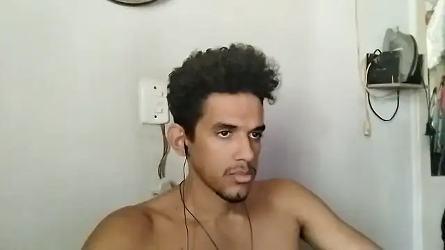 Snapshot of RenziTatte chatting on October 14, 2025, 4:40 pm RenziTatte online show from October 14, 2025, 4:40 pm