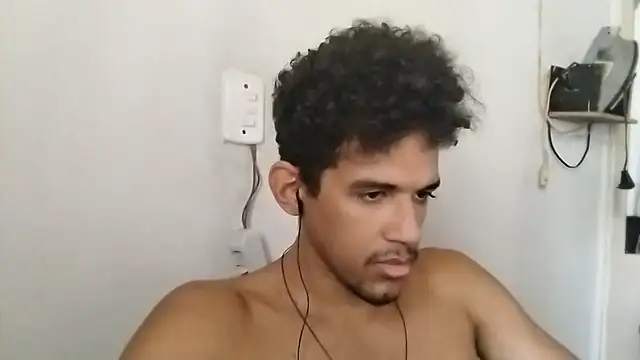 Snapshot of RenziTatte chatting on October 13, 2025, 2:18 pm RenziTatte online show from October 13, 2025, 2:18 pm