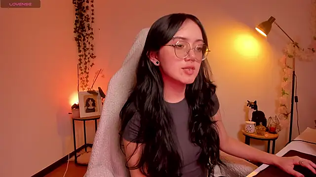 Snapshot of suzumi__ chatting on October 24, 2025, 7:07 am suzumi online show from October 24, 2025, 7:07 am