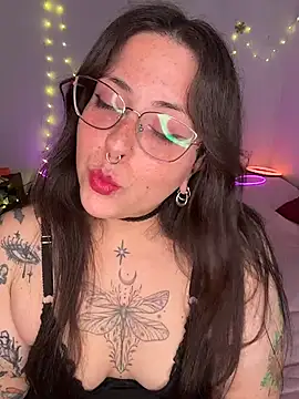 Snapshot of Mizztikaa chatting on July 14, 2026, 6:03 pm Mizztikaa online show from July 14, 2026, 6:03 pm