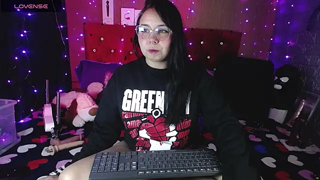 Fantasies Slave online show from April 17, 2026, 8:33 pm