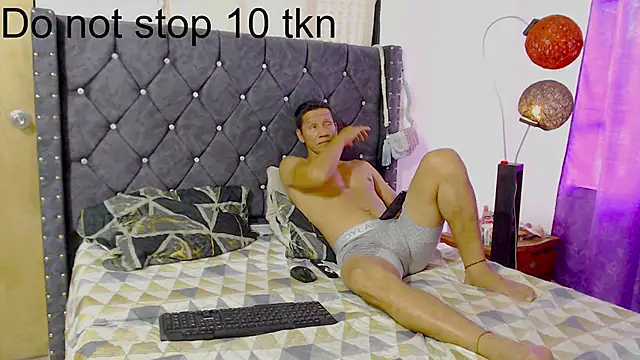 Snapshot of leoytessa_10 chatting on February 27, 2025, 6:20 pm leoytessa 10 online show from February 27, 2025, 6:20 pm