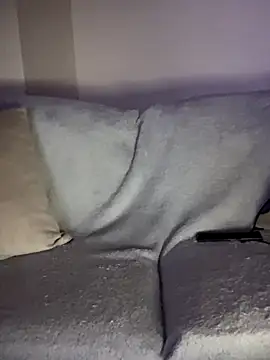 UKSYDNEYFOX online show from November 13, 2025, 2:04 am