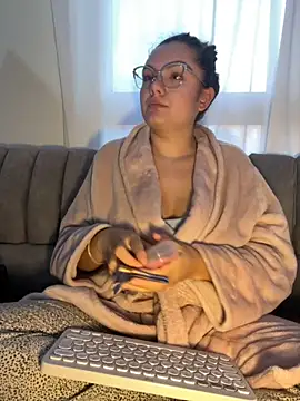 Snapshot of eva_y_marcelo chatting on October 6, 2025, 10:49 am eva y marcelo online show from October 6, 2025, 10:49 am