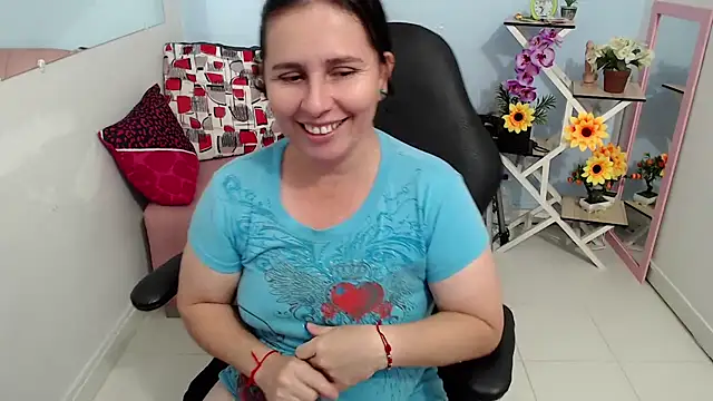 Snapshot of victoria_jones chatting on September 25, 2025, 2:01 pm victoria jones online show from September 25, 2025, 2:01 pm