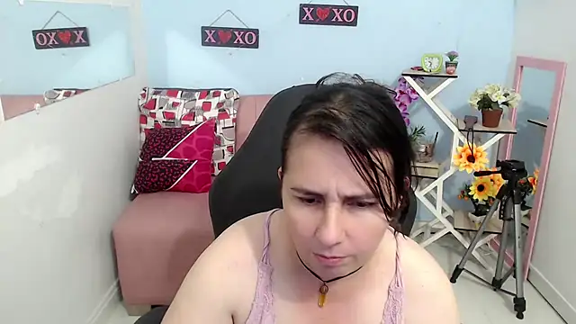 Snapshot of victoria_jones chatting on October 4, 2025, 2:29 pm victoria jones online show from October 4, 2025, 2:29 pm