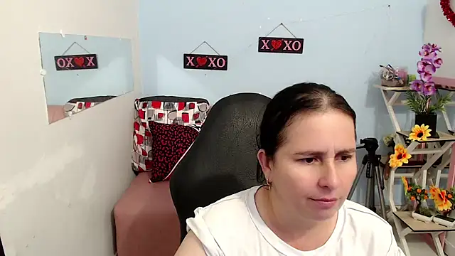 Snapshot of victoria_jones chatting on October 28, 2025, 5:56 pm victoria jones online show from October 28, 2025, 5:56 pm