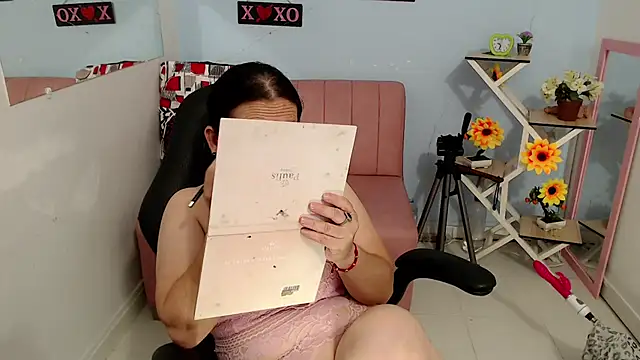 Snapshot of victoria_jones chatting on September 18, 2025, 2:09 pm victoria jones online show from September 18, 2025, 2:09 pm