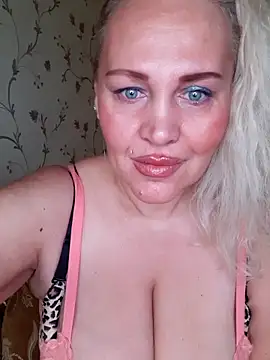 Snapshot of IsabellaBoni chatting on November 23, 2025, 7:18 am IsabellaBoni online show from November 23, 2025, 7:18 am