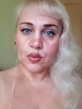 Snapshot of IsabellaBoni chatting on February 12, 2025, 8:27 am IsabellaBoni online show from February 12, 2025, 8:27 am