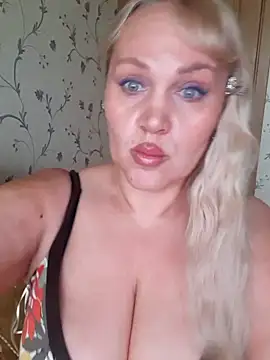 Snapshot of IsabellaBoni chatting on April 28, 2026, 6:29 am IsabellaBoni online show from April 28, 2026, 6:29 am