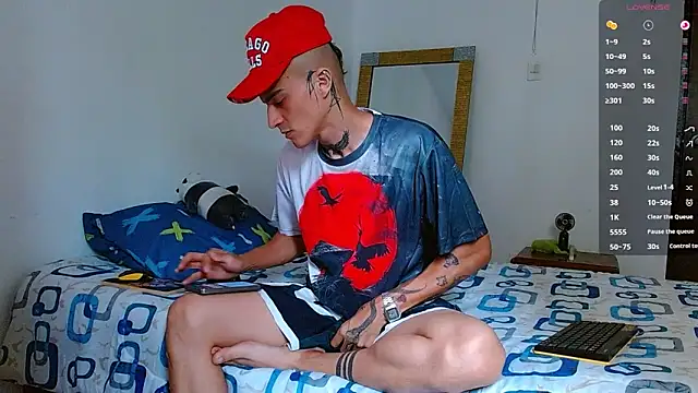 bray hotboy777 online show from November 15, 2025, 7:18 pm