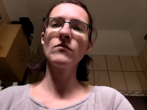 Snapshot of Milky_hairy_mommy chatting on October 21, 2025, 8:14 am Milky hairy mommy online show from October 21, 2025, 8:14 am