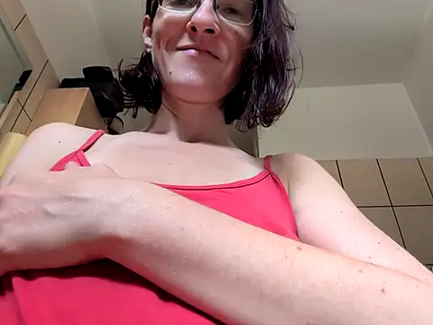 Snapshot of Milky_hairy_mommy chatting on September 12, 2025, 8:36 am Milky hairy mommy online show from September 12, 2025, 8:36 am