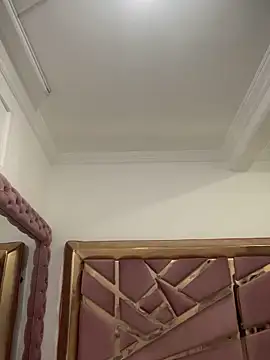 Britanymooree online show from April 17, 2026, 7:28 pm