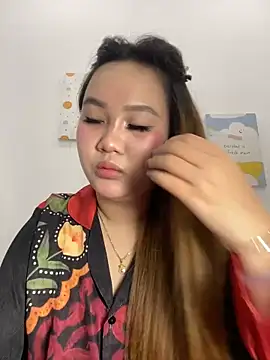 Snapshot of Odette68 chatting on October 31, 2025, 8:33 am Odette68 online show from October 31, 2025, 8:33 am