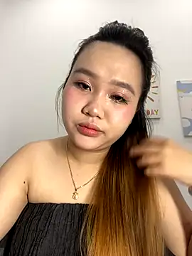 Snapshot of Odette68 chatting on November 3, 2025, 7:57 am Odette68 online show from November 3, 2025, 7:57 am