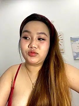 Snapshot of Odette68 chatting on November 4, 2025, 4:49 am Odette68 online show from November 4, 2025, 4:49 am